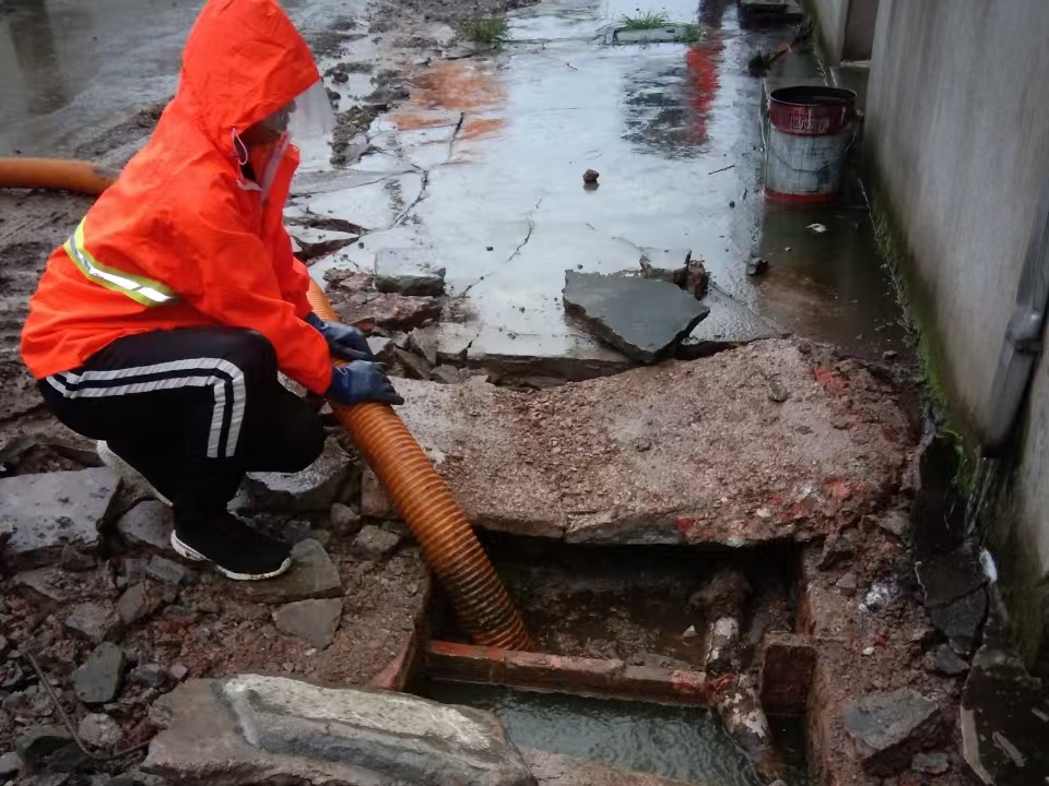 朝阳专业清理污水池 炜誉市政以规范流程守护城市 “肠道”