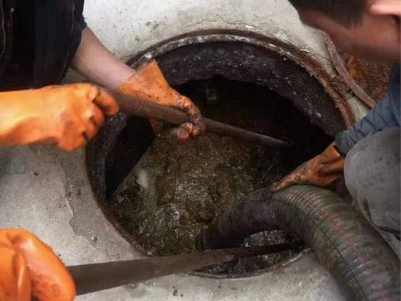 朝阳清理化粪池时如何避免沼气的危害?